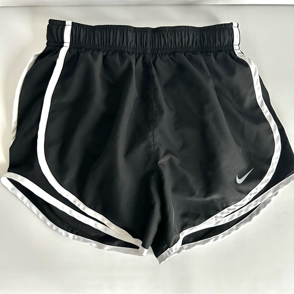 🌸NWOT Nike Women’s Running Shorts. Black With White Piping. Size: XS - Picture 1 of 7